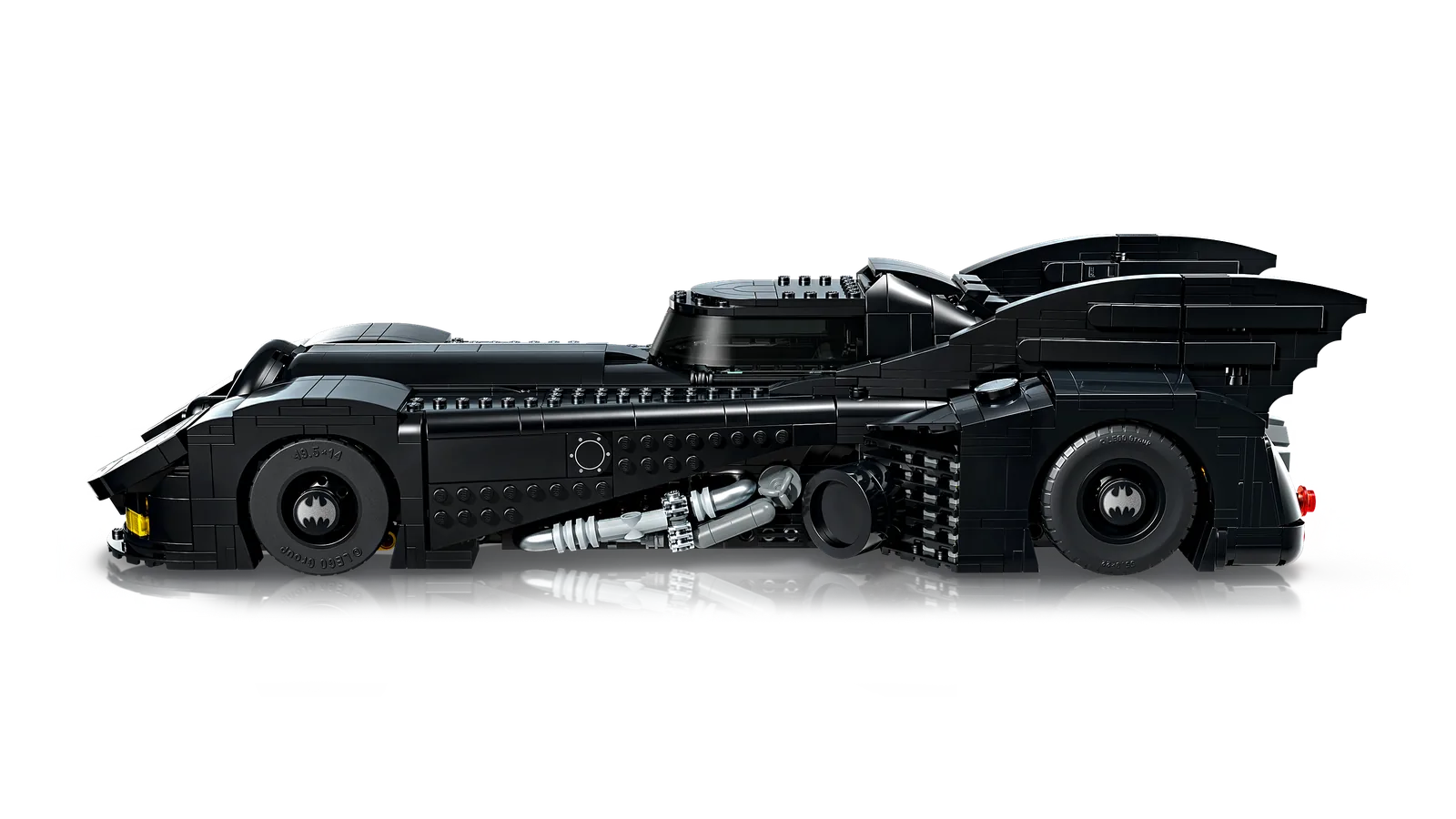 Zijaanzicht van de LEGO® Batman Returns™ Batmobile™ (76355)